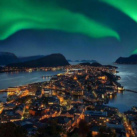 Charming Apartment In Alesund Center With Free Parking Ålesund Exterior foto